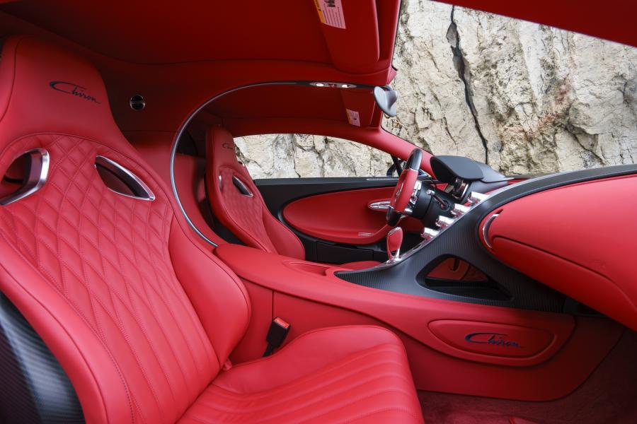 Интерьер Bugatti Chiron 2016 года  (NA) (фото 23 из 39)
